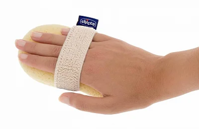 Губка для купания Chicco (спонж-рукавичка) 0м+